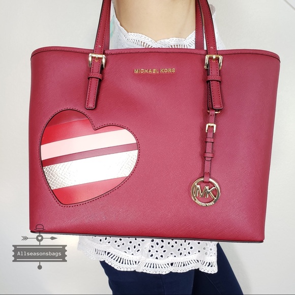 Michael Kors Handbags - NWT Michael Kors Medium carryall tote hearts Bag